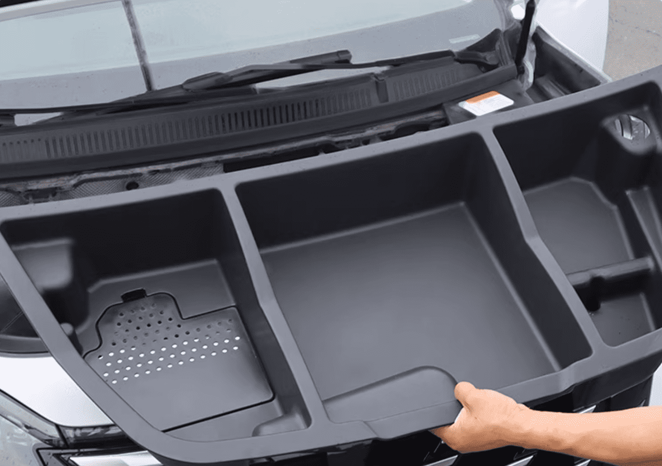 Xevaban.com ở 214 Giải Phóng là đơn vị chuyên cung cấp phụ kiện oto, đồ chơi oto, đồ chơi byd m9, phụ kiện byd m9, xevaban, 214 giải phóng, hộp đồ cốp trước m9, hộp đồ cốp sau m9, hộp đừng đồ cốp m9.